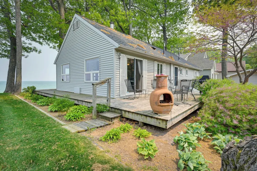 'Summer Place' A Vibrant Rental on Lake Huron - Image 1