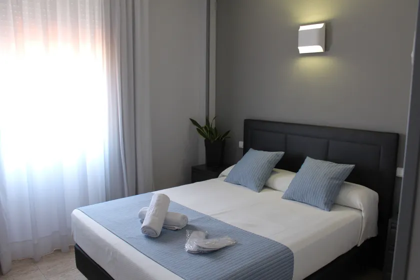 Hotel Barajas Plaza - Image 1