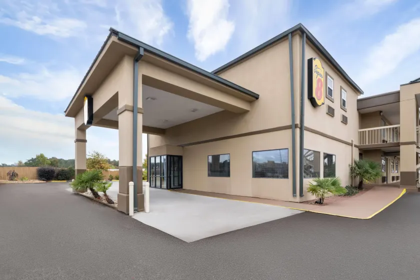 Super 8 by Wyndham Macon West - Image 1