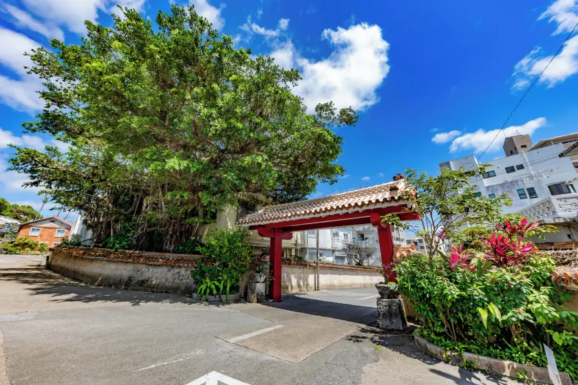 Okinawa Hotel - Image 1