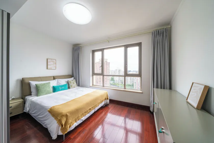Tyms 2BR APT Hongqiao Yucui Garden - Image 1