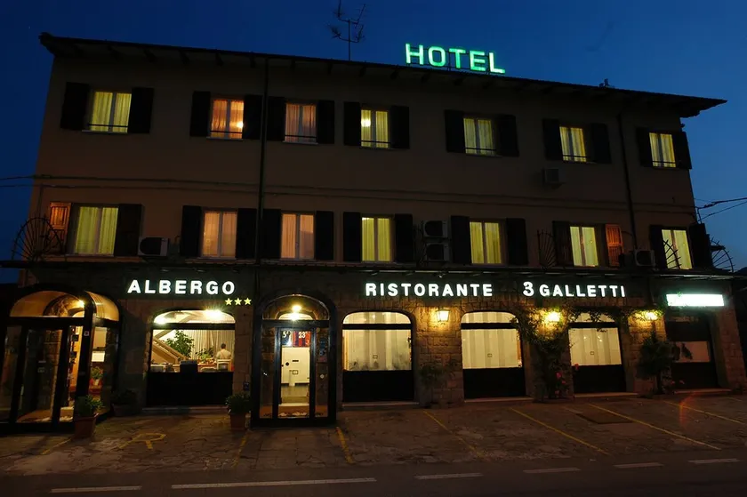 Hotel Ristorante Tre Galletti - Image 1