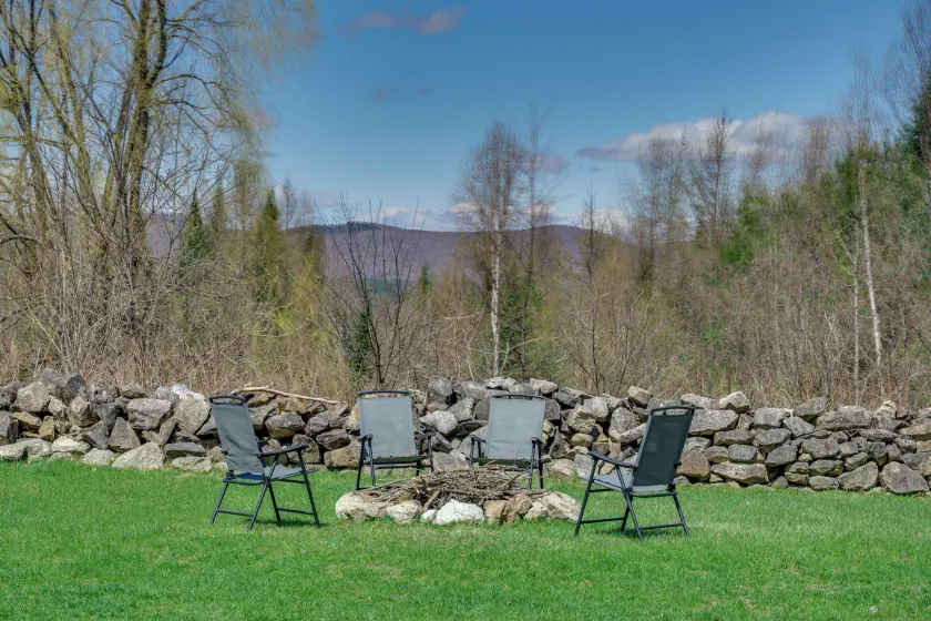 White Mountains Escape! Shared Patio + Yard - Image 1