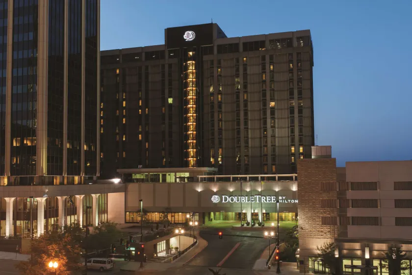 DoubleTree by Hilton Omaha Downtown - Image 1