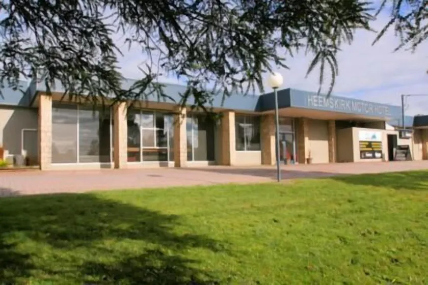 Heemskirk Motor Hotel - Image 1