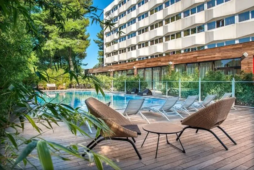 HÔTEL C SUITES chambres spacieuses - Image 1