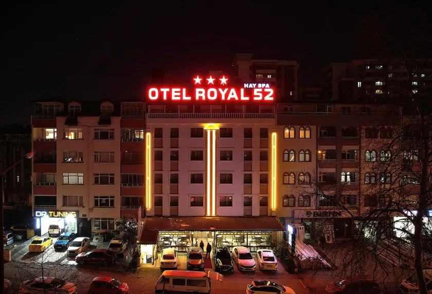 ROYAL 52 - Image 1