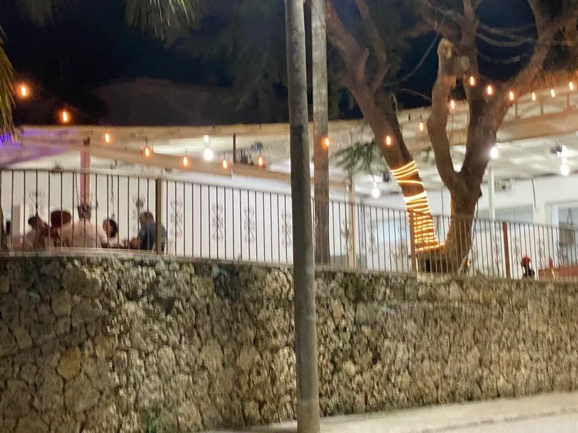 Hannabi Beach Hotel - Image 1