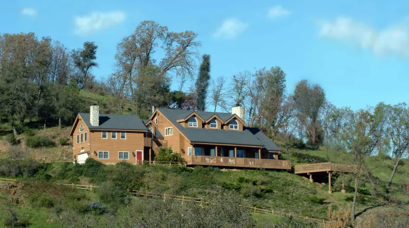 Tucker Peak Lodge - Image 1