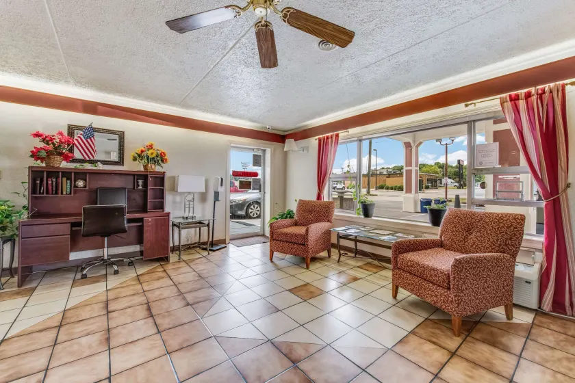 Econo Lodge Eden - Image 1