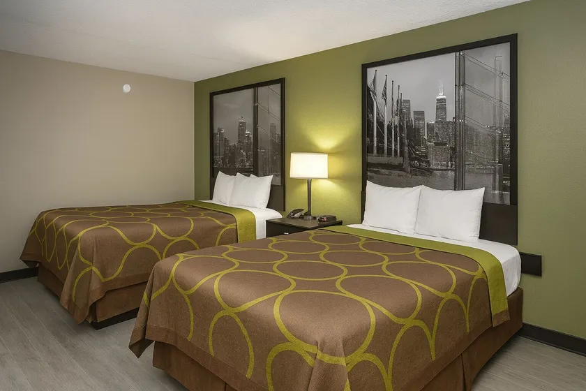 Super 8 by Wyndham Indianapolis South - Image 1