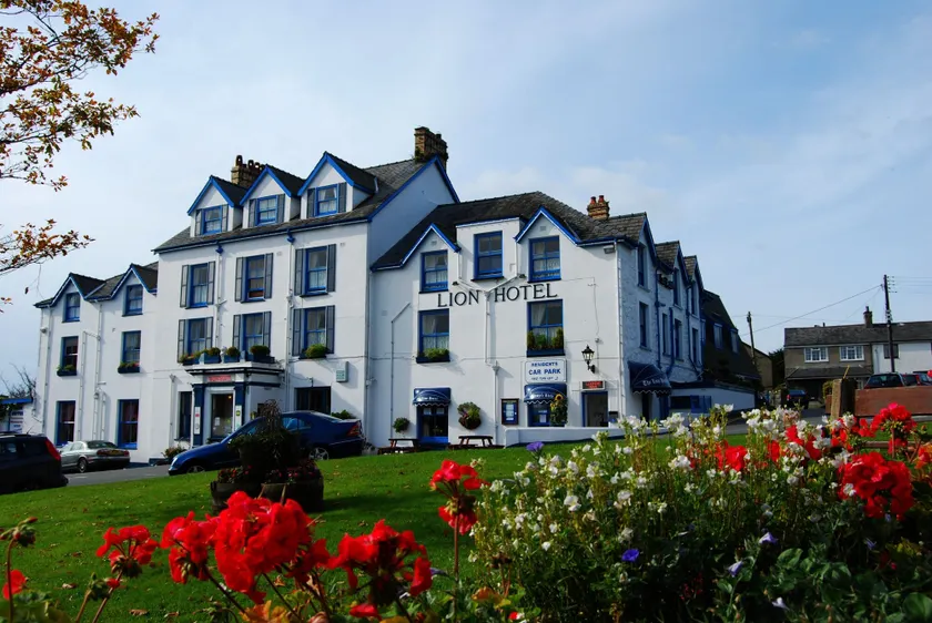 Lion Hotel & Studio Apartments - Image 1