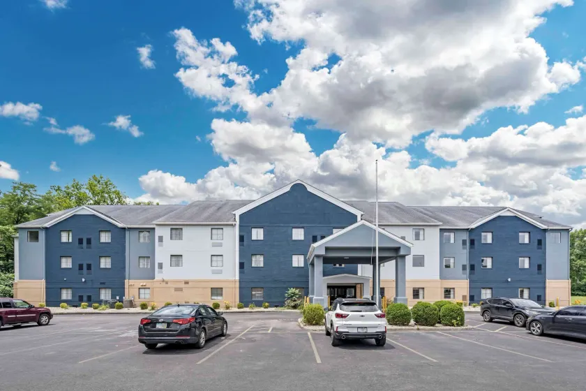 Country Inn & Suites by Radisson, Pickerington, OH - Image 1