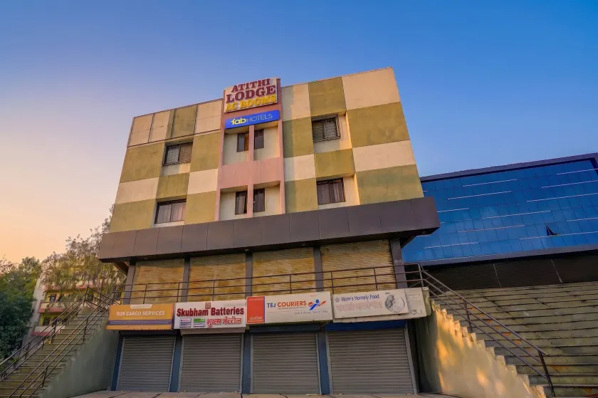 FabHotel Wagholi Inn - Image 1