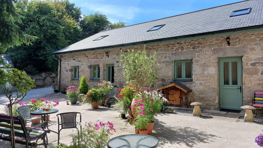 Wesley House Holidays - Choice of 2 Quirky Cottages in 4 private acres - Image 1