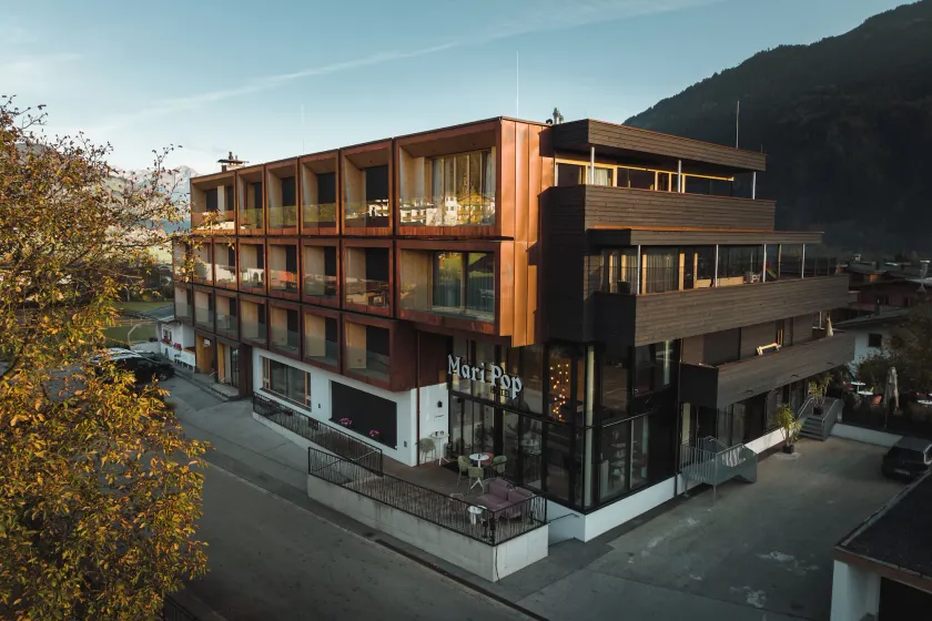 Mari Pop Hotel - Image 1