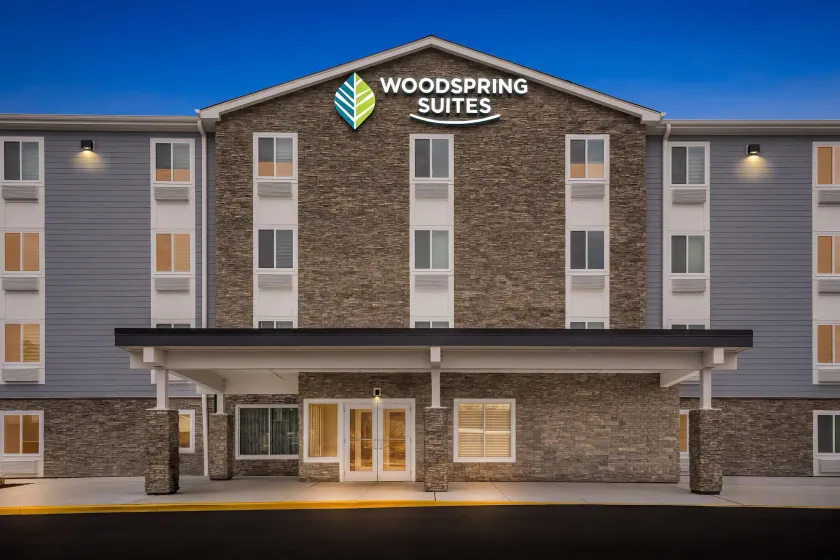 WoodSpring Suites Wilmington Riverfront - Image 1