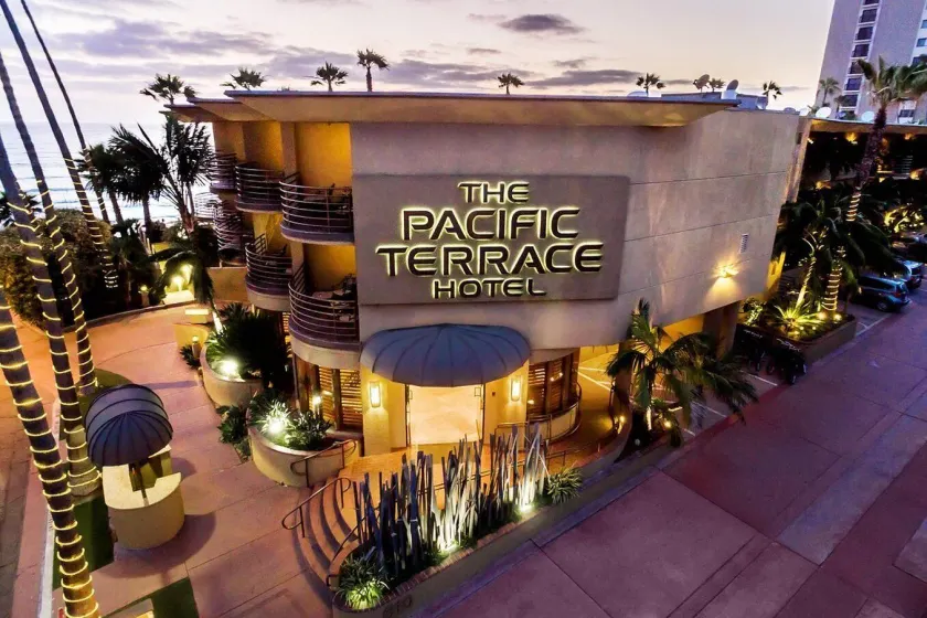 Pacific Terrace Hotel - Image 1