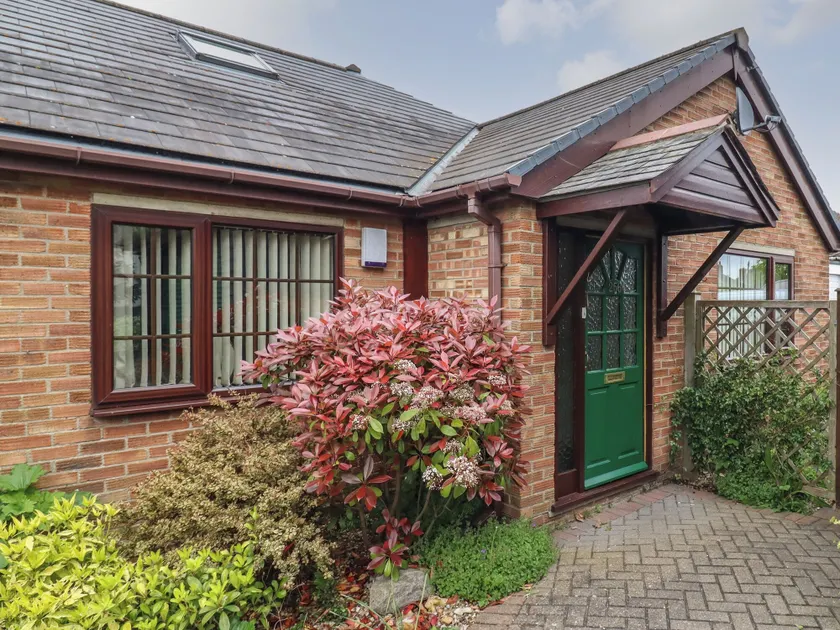256 London Road - Image 1