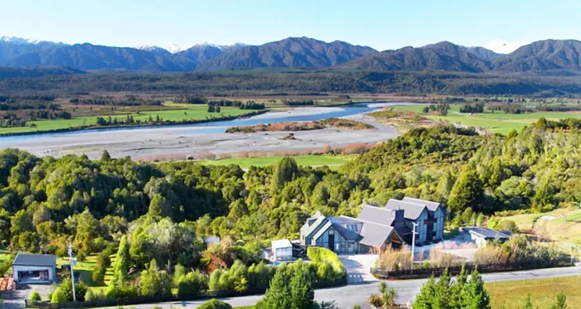 Rimu Lodge - Image 1