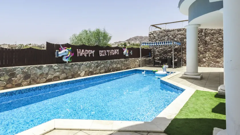 Suite de luxe au bord de la piscine - Image 1