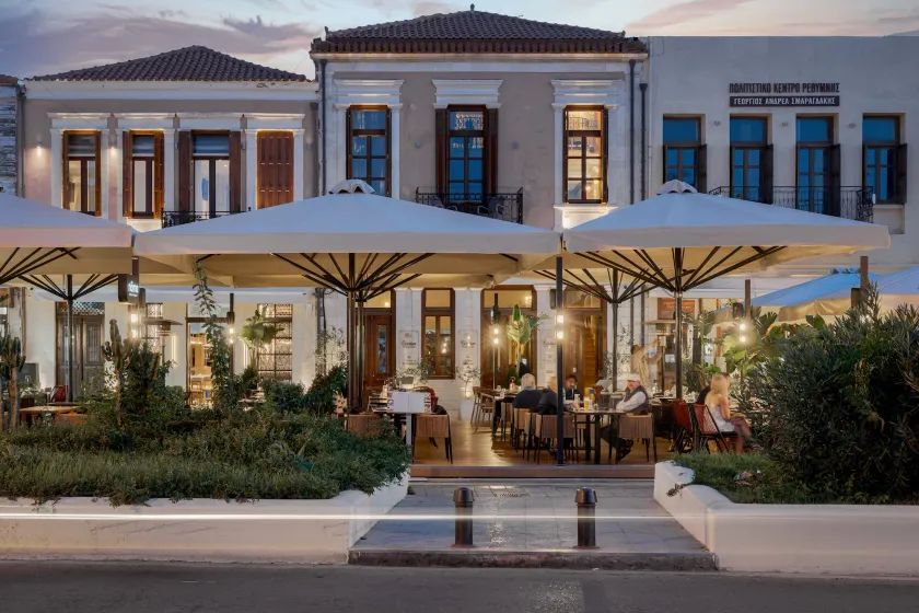 Civitas Suites Hotel - Image 1