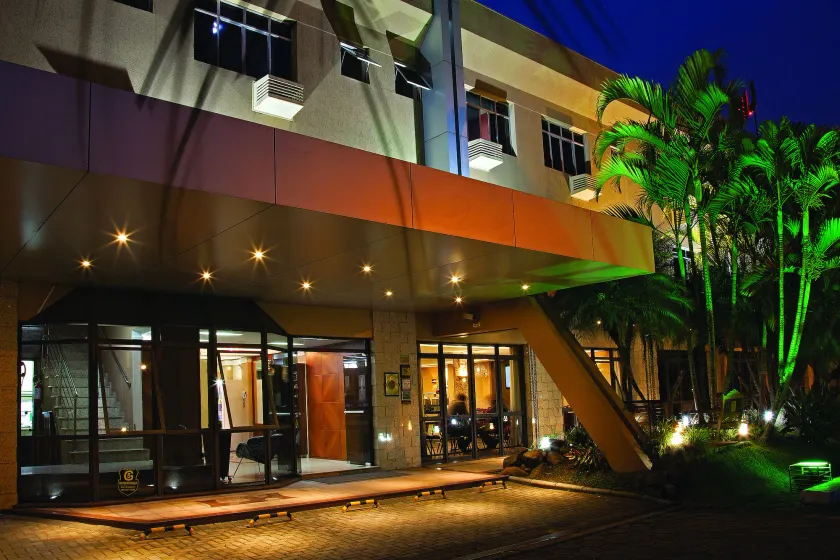 Lira Hotel - Image 1