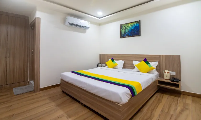 Itsy Hotels Krishna Residency, Govardhan Chauraha - Image 1