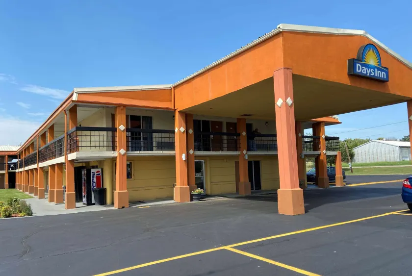 Days Inn by Wyndham Okmulgee - Image 1