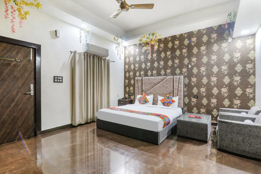 Fabhotel Sky Awadh - Image 1