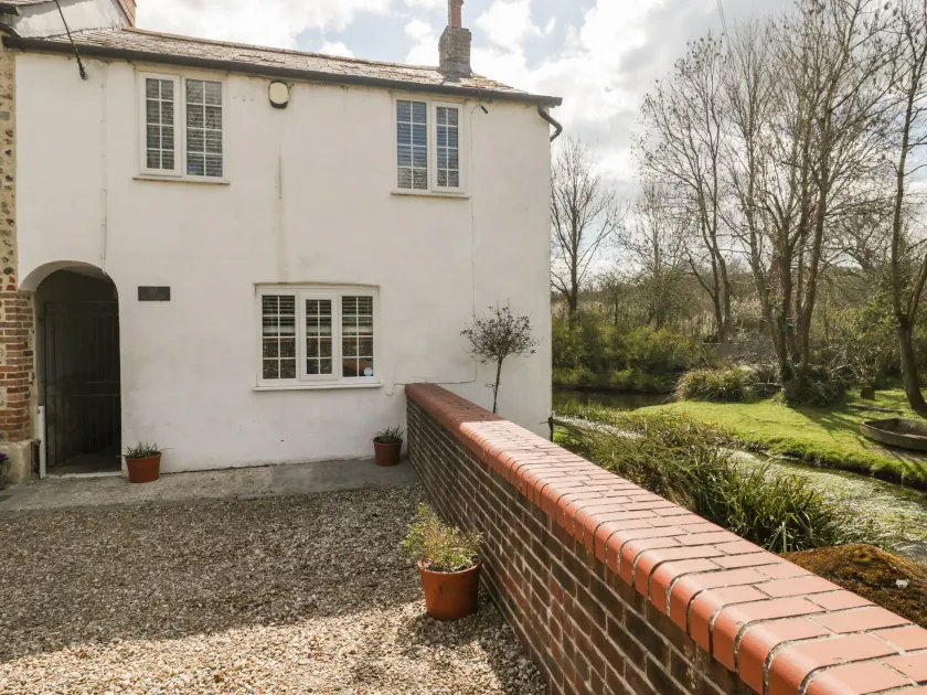 Riverside 67 Dorchester Road - Image 1