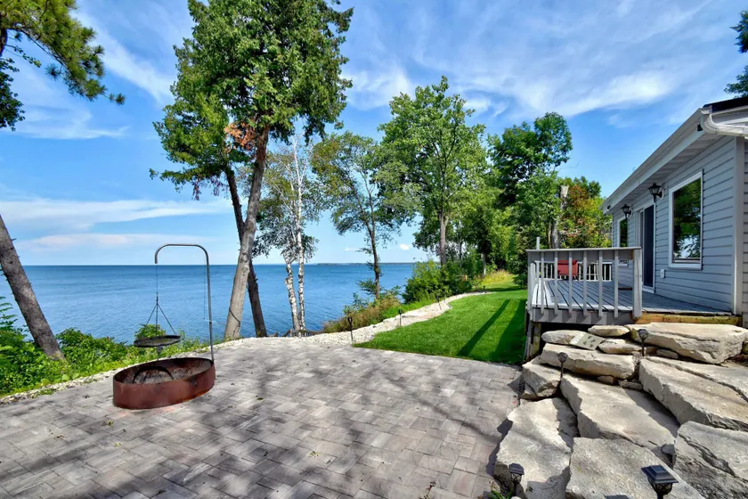 Lovely Bayfront Vacation Rental w/ Spacious Deck! - Image 1