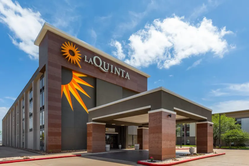 La Quinta by Wyndham Houston Stafford Sugarland - Image 1