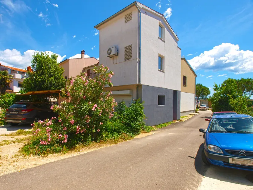 Apartment Lavender 700 - Image 1