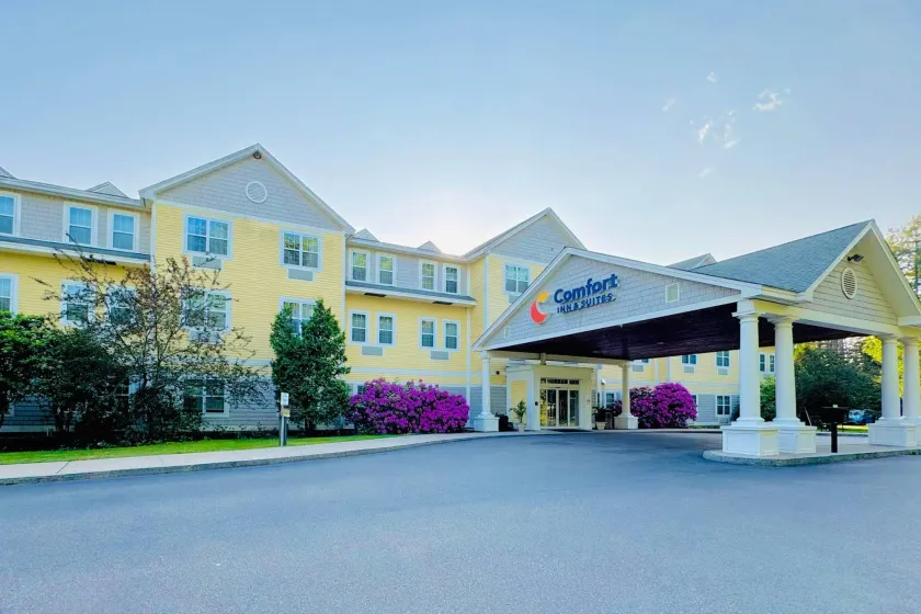 Comfort Inn & Suites Scarborough-Portland - Image 1