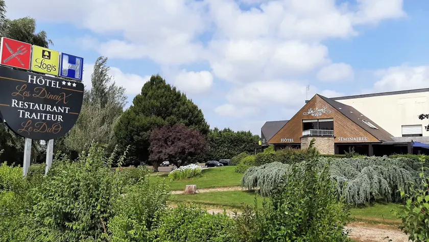 Les Dineux Village - Image 1