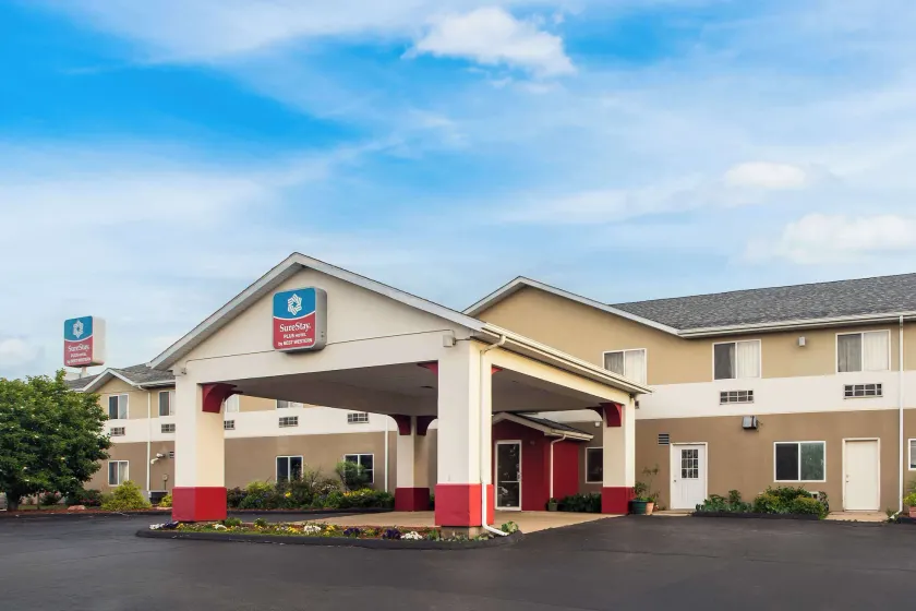 SureStay Plus Hotel by Best Western Bettendorf - Image 1
