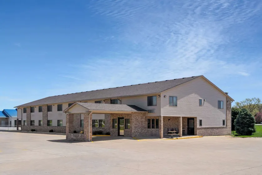 Super 8 by Wyndham Humboldt - Image 1