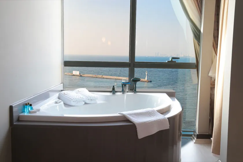 Pasaport Pier Hotel - Image 1