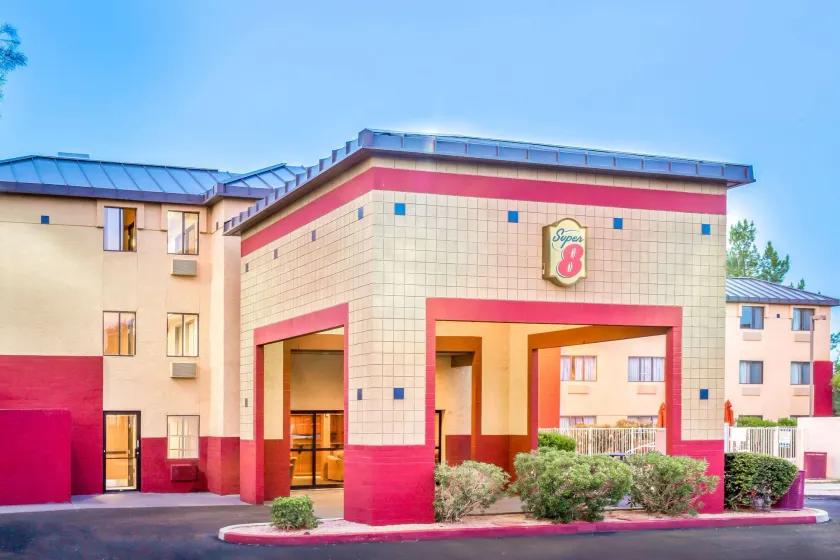 Super 8 by Wyndham Mesa Gilbert - Image 1