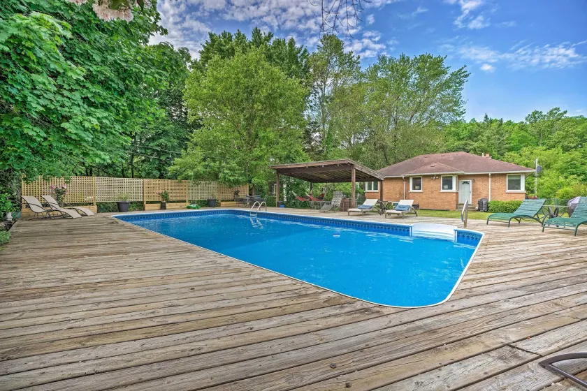 Lake Michigan Hideaway: Pool, Steps to Beach! - Image 1