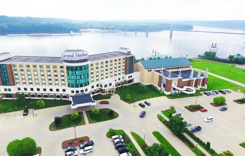 Grand Harbor Resort - Image 1