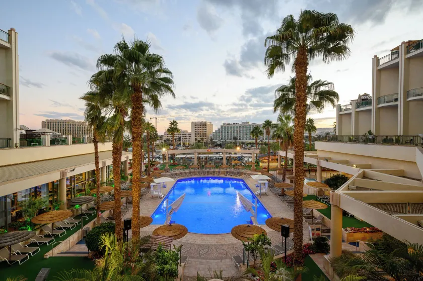 U Magic Palace - Image 1