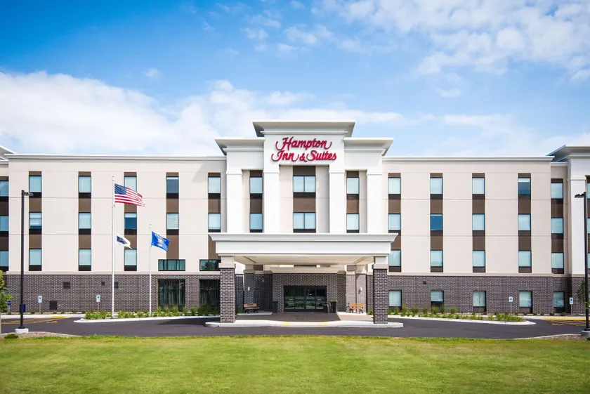 Hampton Inn & Suites at Wisconsin Dells Lake Delton - Image 1