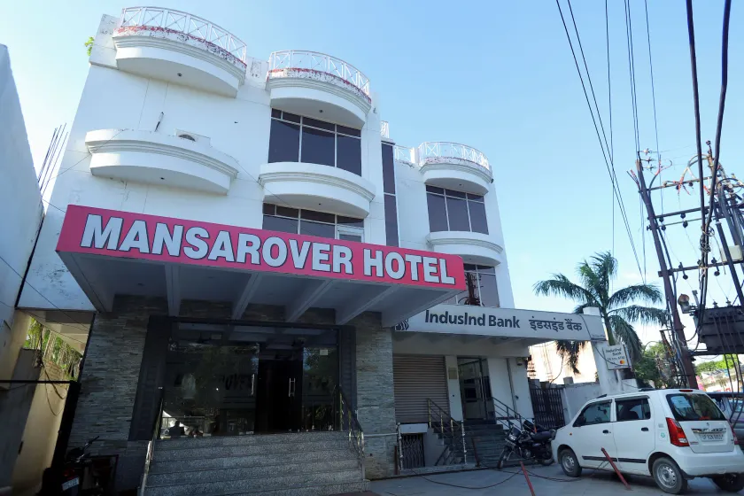 Mansarover Hotel & Banquets - Image 1