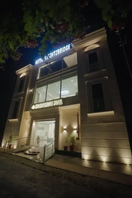 KnightzBridge Hotel - Image 1