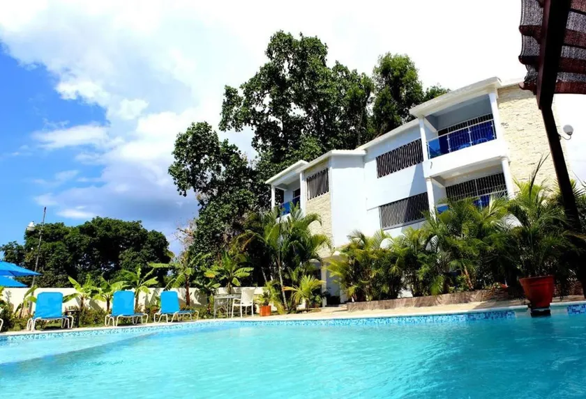 Cozy 2br-2bt Apt Near The Beach And Main Street - Image 1