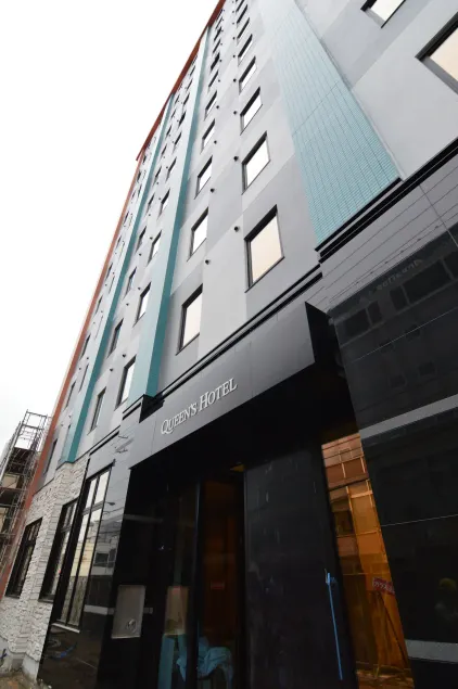 Queens Hotel Chitose - Image 1