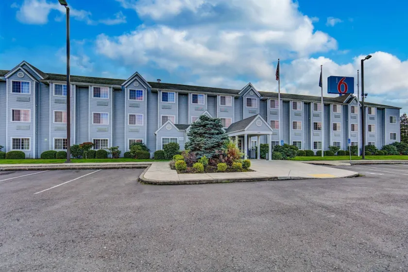 Motel 6-Sutherlin, OR - Image 1