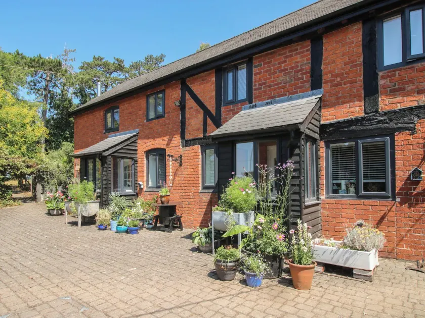 Apple Bough Cottage - Image 1